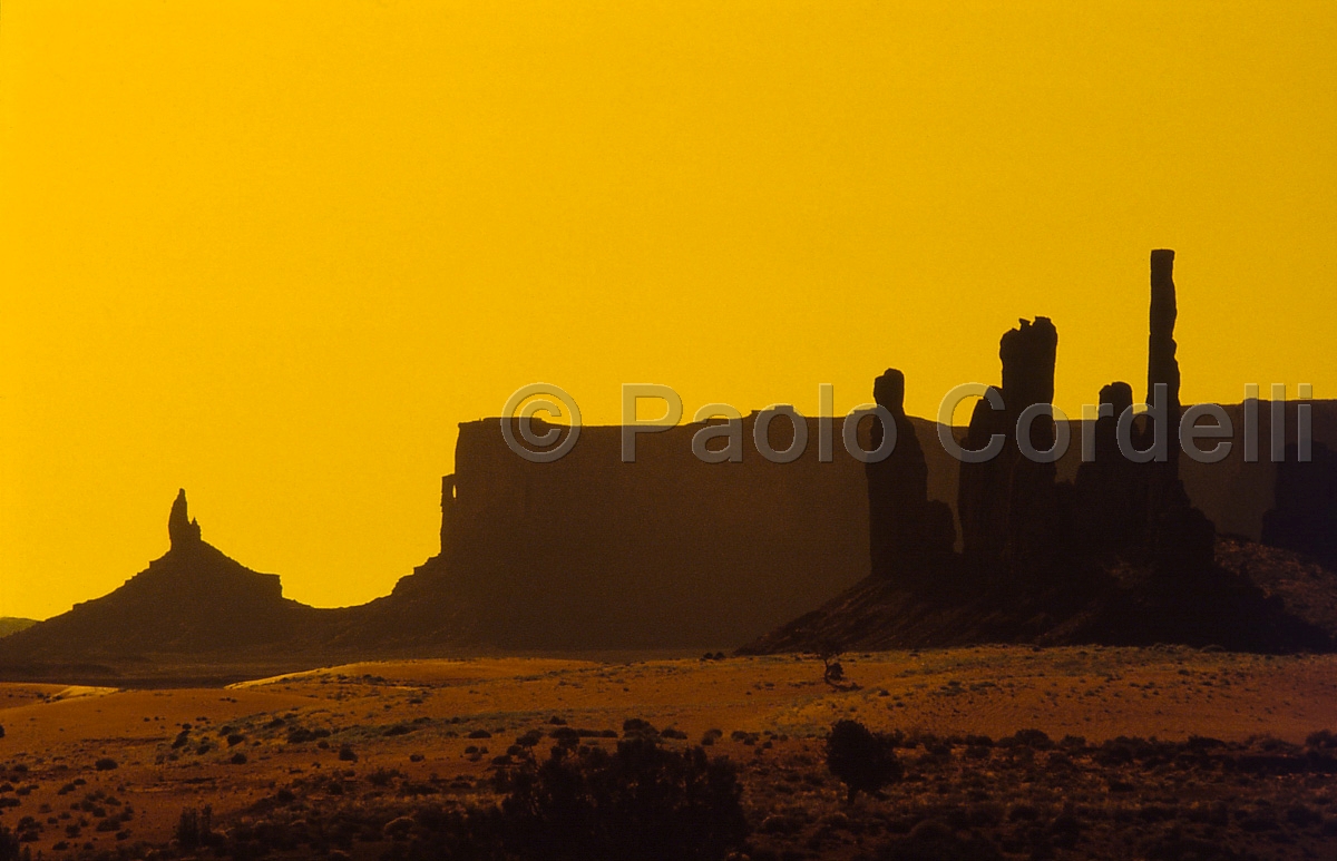 Monument Valley Navajo Tribal Park, Arizona, USA
(cod:USA 04)